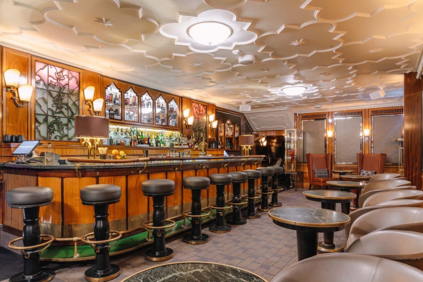 Enhancing Your Experience at the Perfect Bar: A Guide to Enjoyment
